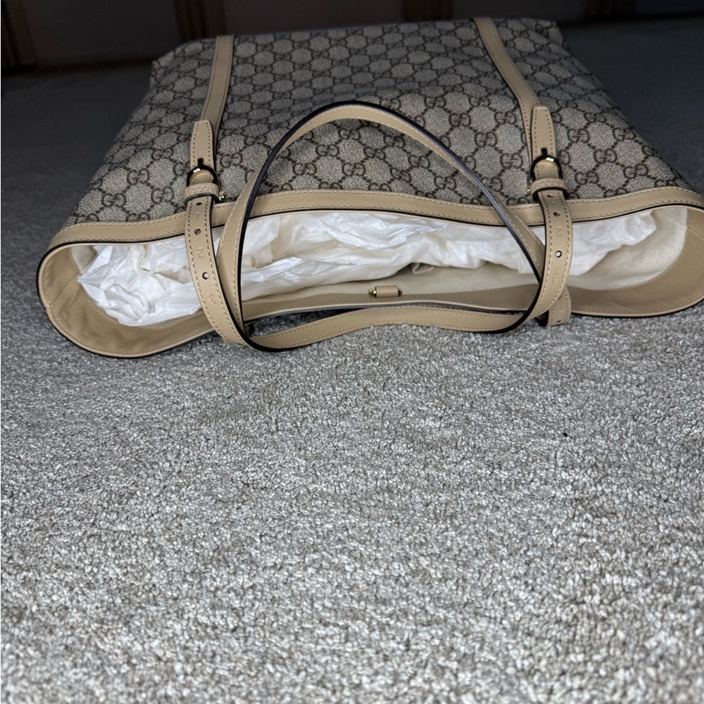Gucci Beige and Brown Monogram Tote - Picture 5 of 16